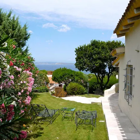 Letizia Villa *